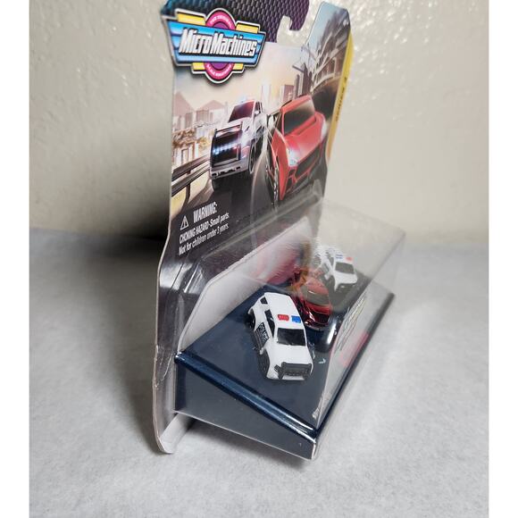 Micro Machines Micro Police Chase #11 Series 3 Starter Pack New Sealed 2020 - Picture 5 of 8